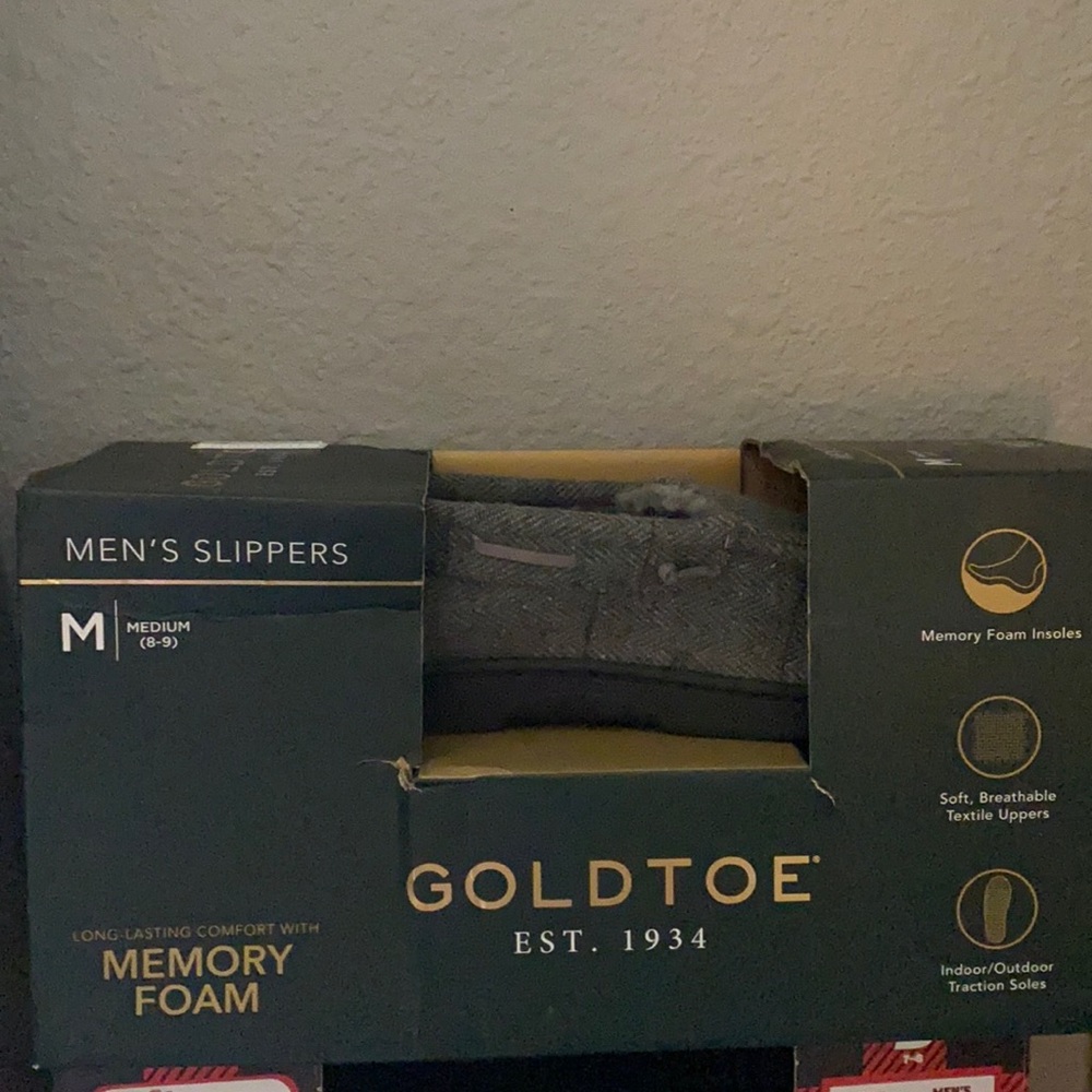 Gold Toe men’s slippers Medium size 8-9